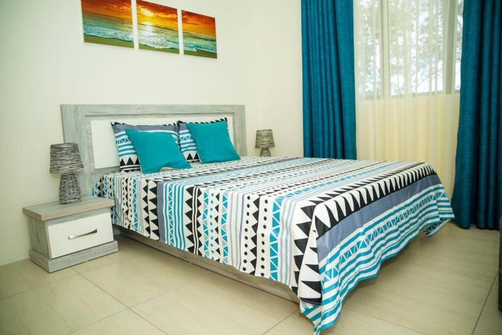 Entire Luxury 3 Bedroom Condo For Rent - Flic-En-Flac - Close To Beach Экстерьер фото