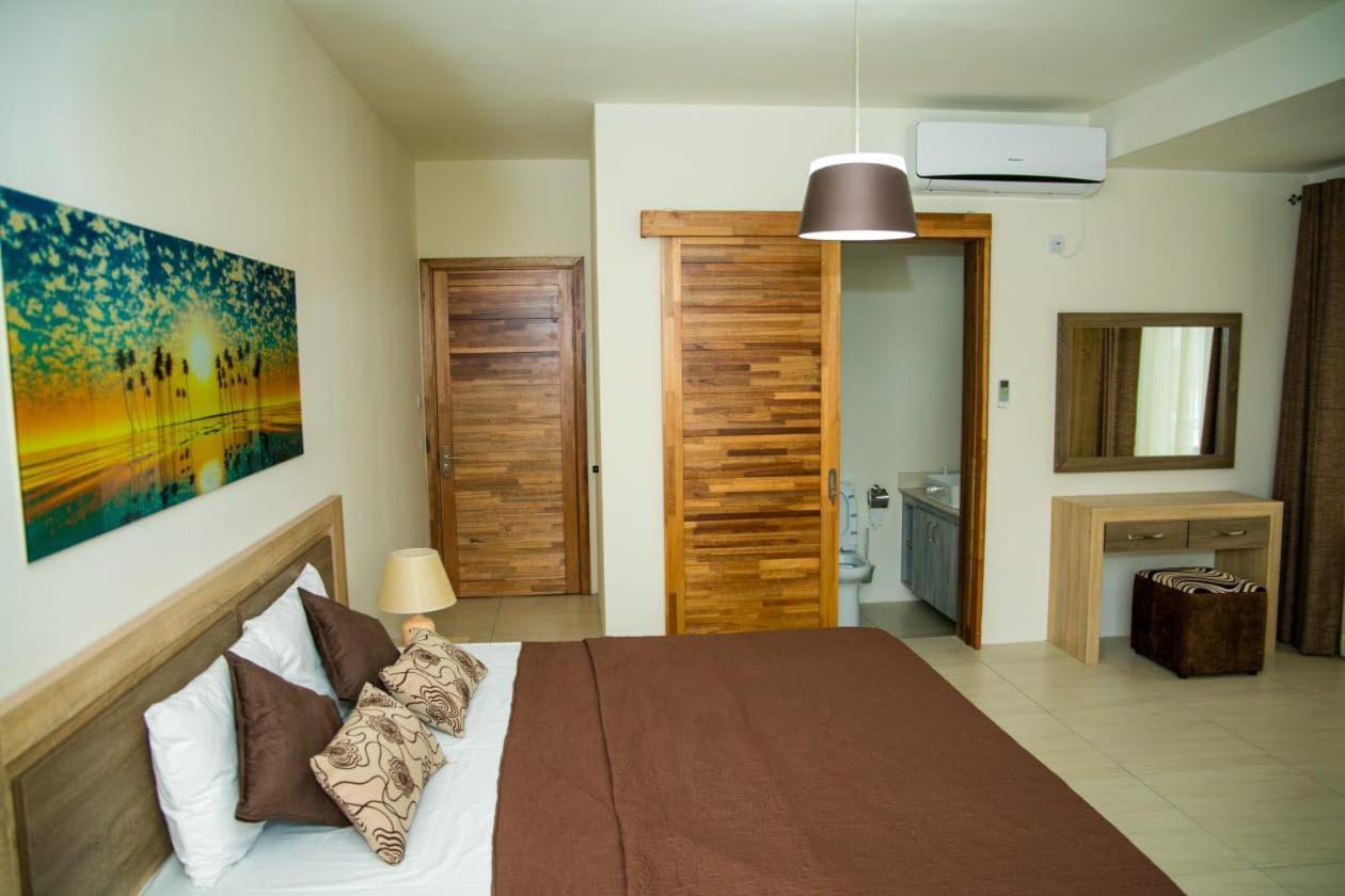 Entire Luxury 3 Bedroom Condo For Rent - Flic-En-Flac - Close To Beach Экстерьер фото