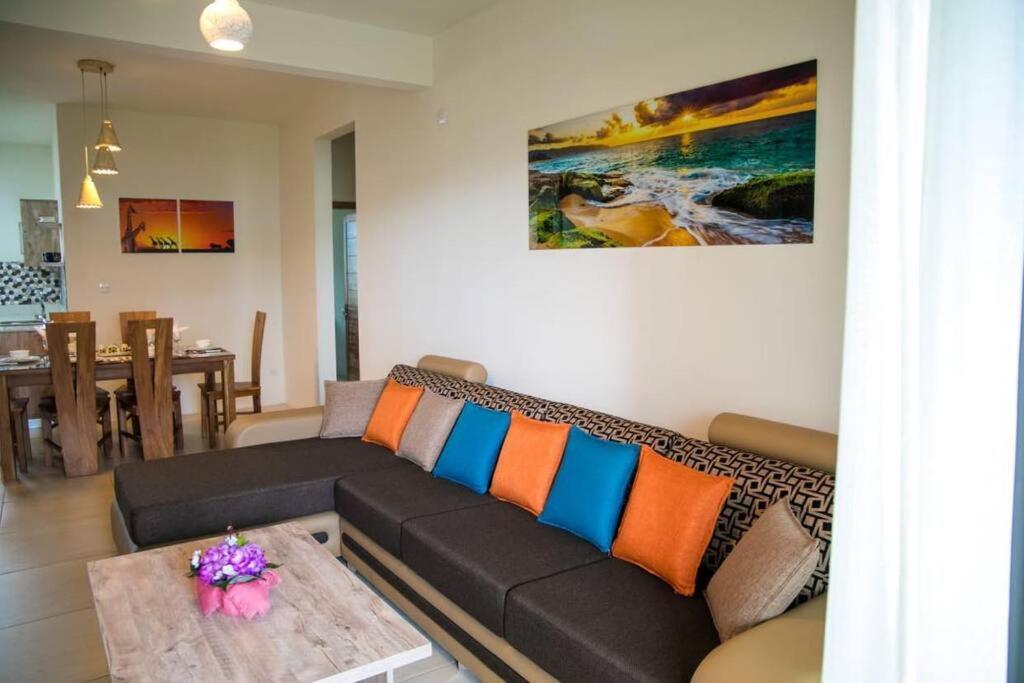 Entire Luxury 3 Bedroom Condo For Rent - Flic-En-Flac - Close To Beach Экстерьер фото